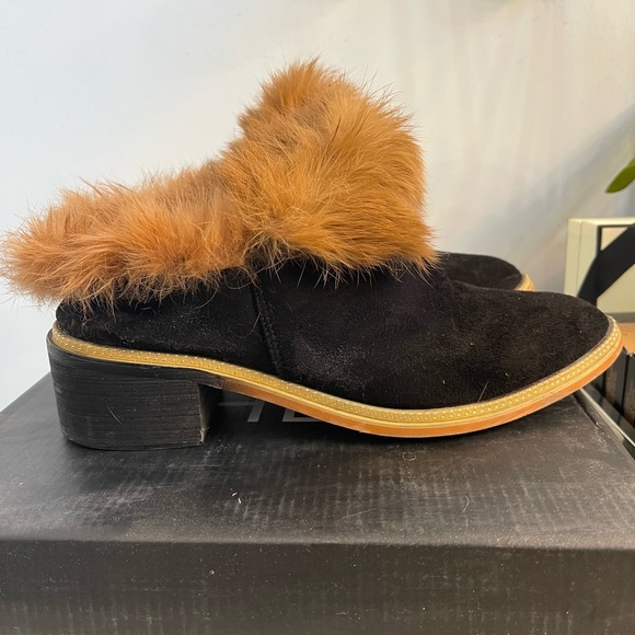 Adorable mules. Cowgirl style size 40 fits more like an 8/8.5 - Picture 5 of 5